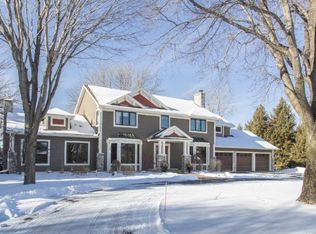 13 Meadowlark Ln, North Oaks, MN 55127