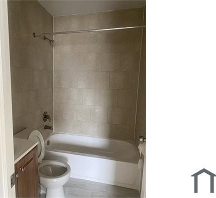 3rd image of 1010 E 214th St APT 2