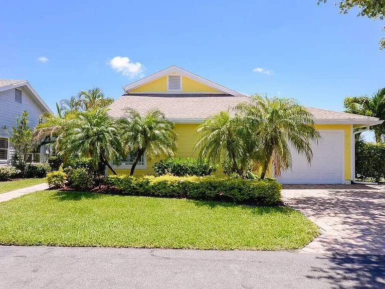 4031 NE Breakwater Dr — Photo 42