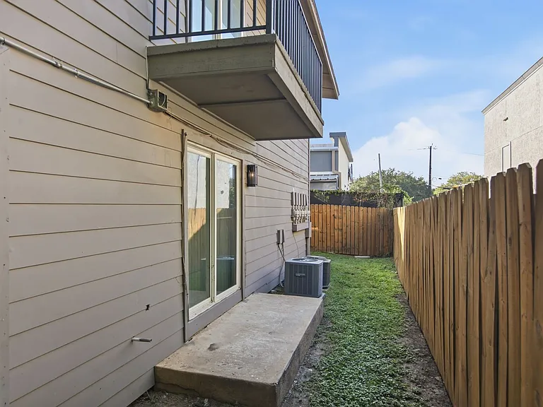 2703 Windswept Cv — Photo 19