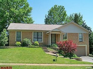 4410 Vermilion Dr, Saint Louis, MO 63128