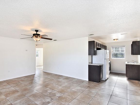 3rd image of 1049 W Highland Dr
