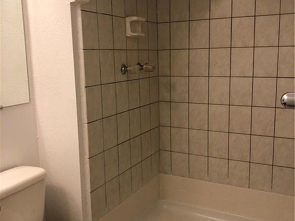3rd image of 8605 Sikorski Ln