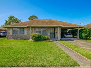 572 Dunkirk Ave, Gretna, LA 70056