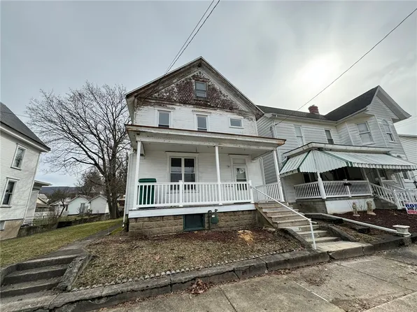 321 W 2nd Ave, Derry, PA 15627