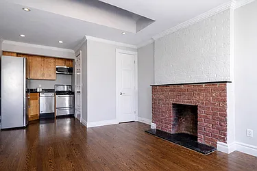 562 Hudson Street, #7