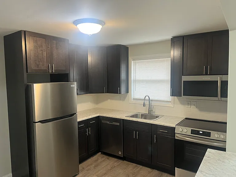 Hudson Valley Apartments — Photo 12