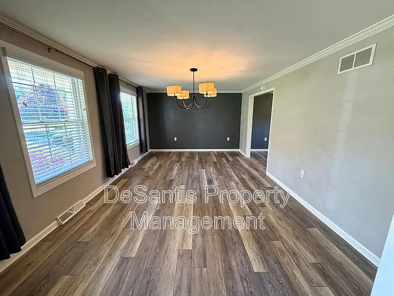 5043 Julia Ln — Photo 9