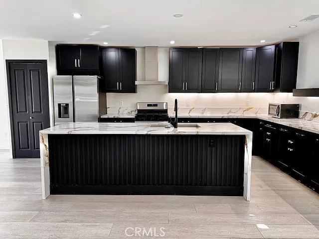 3 bed, 1452 sqft, $3,900 — Photo 2