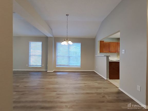 3rd image of 2633 Park Valley Dr