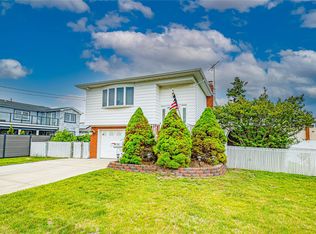50 W Hampton Rd, Lindenhurst, NY 11757