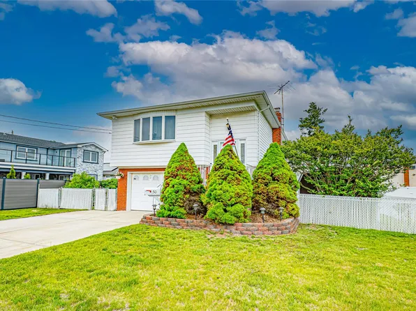 50 West Hampton Road, Lindenhurst, NY 11747