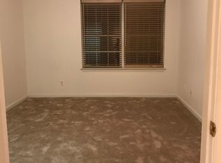 4363 Wilson Valley Dr APT 202, Fairfax, VA 22033