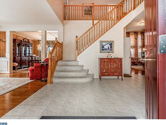 3rd image of 9 Hartsdale Ct