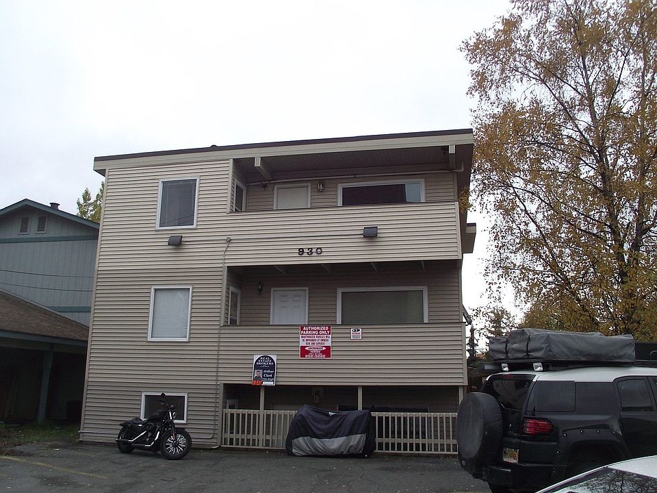 2nd image of 930 W 27th Ave