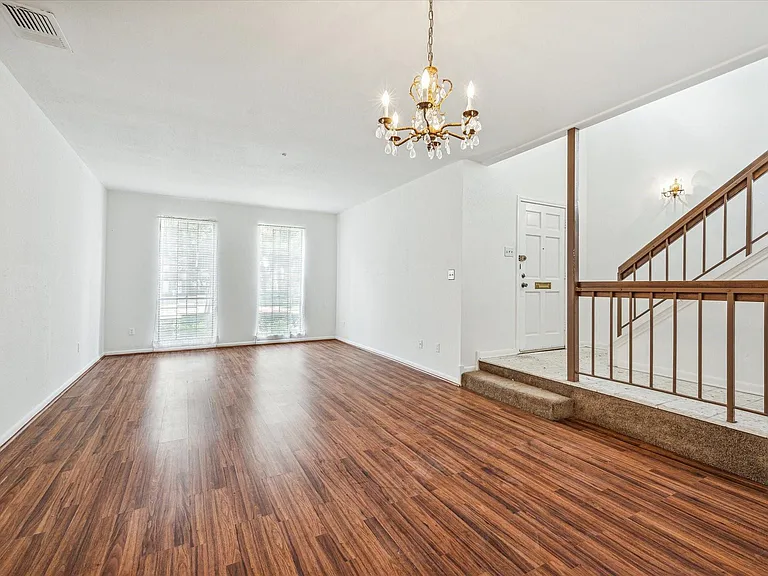 5815 Lynbrook Dr #103 — Photo 2