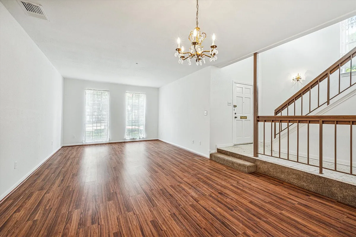 Building Photo - 5815 Lynbrook Dr #103