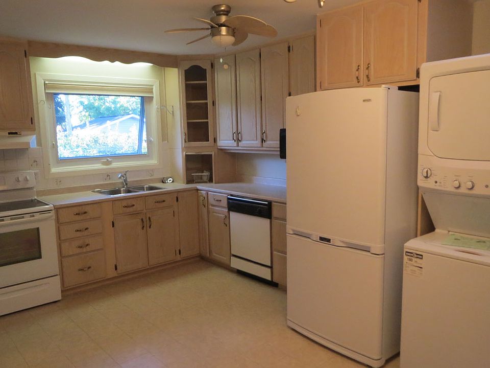 1st image of 82 Canter Blvd