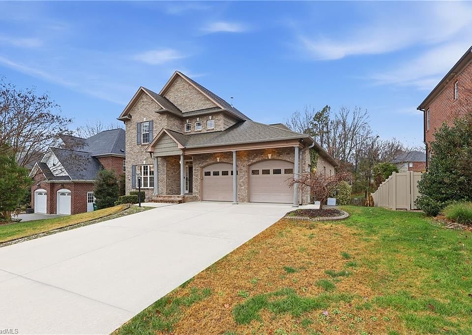 1st image of 975 Boyer Dr