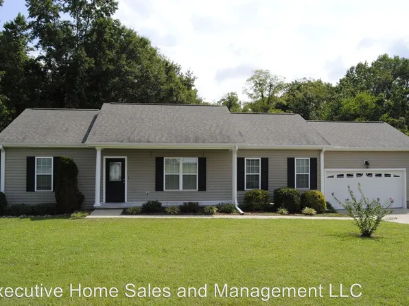 304 Autumn Ridge Dr, Pikeville, NC 27863