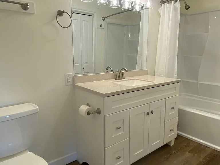 3907 Carolina Dr — Photo 2