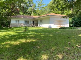 11345 Oak Point Dr, West Burlington, IA 52655