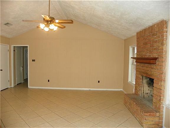 4th image of 16107 Mendocino Dr