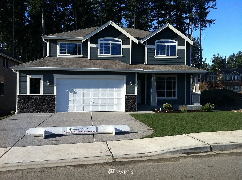 8107 183rd ave E photo 1