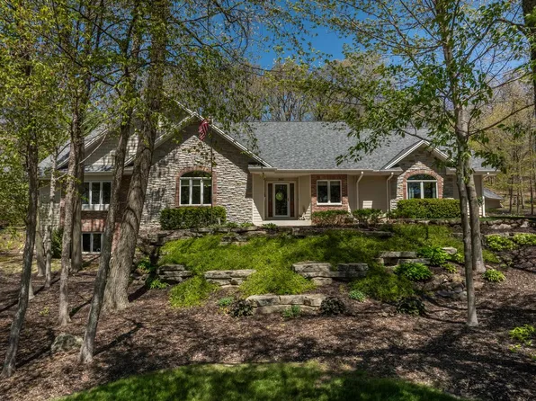 260 Glacial DRIVE, Slinger, WI 53086