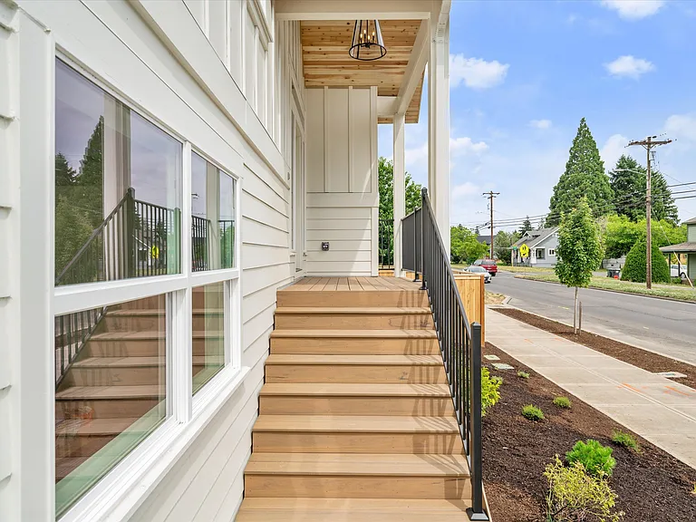 349 SE Walnut St — Photo 41