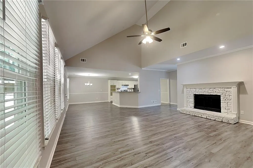 3 bed, 2.5 bath, 2748 sqft, $2,690 — Photo 4