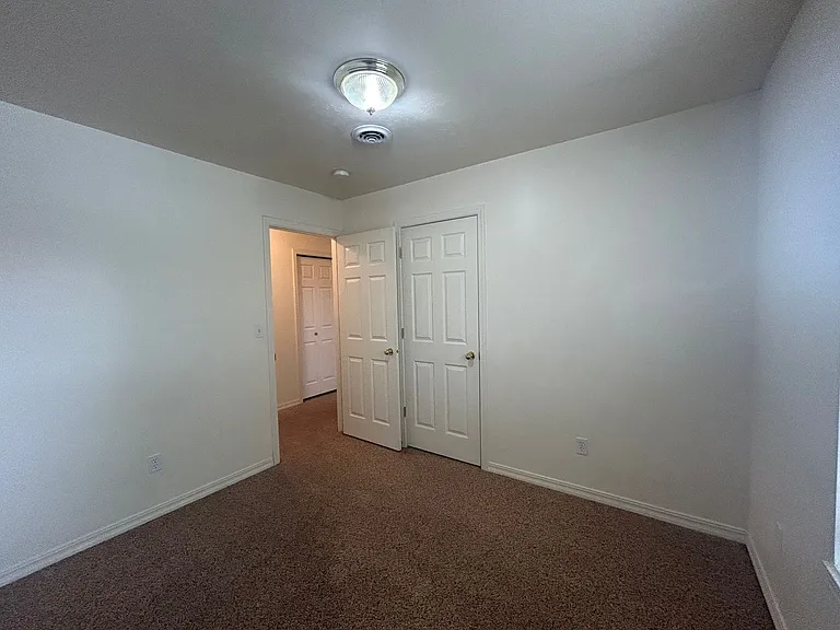465 Taft — Photo 29