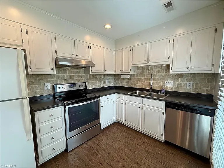 2676 Saint Johns Pl — Photo 2