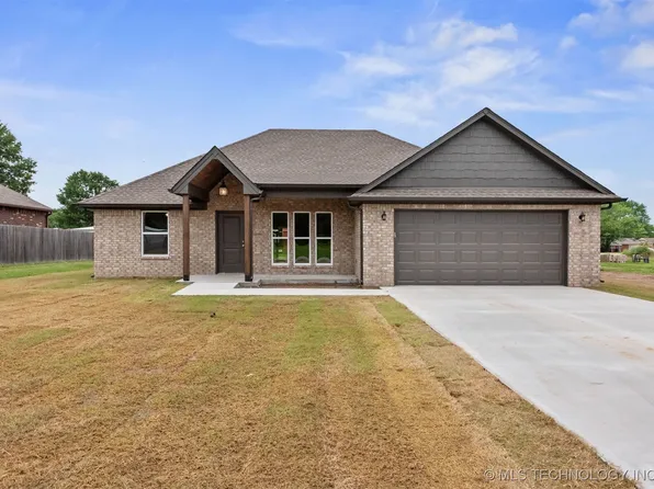 809 NE 4th St, Wagoner, OK 74467