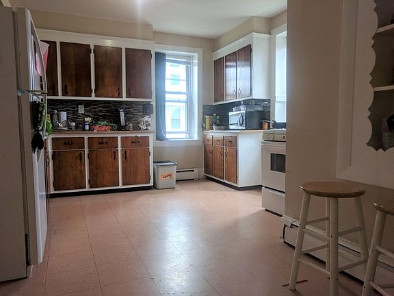 2nd image of 284 Revere St APT 1