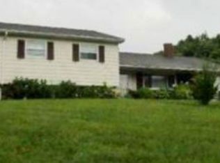 2 Old Village Rd, Bloomfield, CT 06002