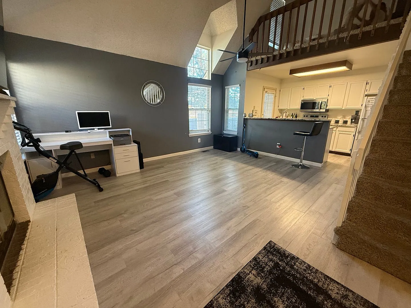 Charming 2-Bedroom Townhome with Vaulted Ceilings in Aurora — Photo 4