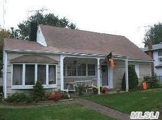 1032 Hastings St, Baldwin, NY 11510