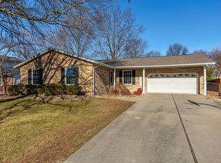 105 Woods Mill Dr, Staunton, IL 62088