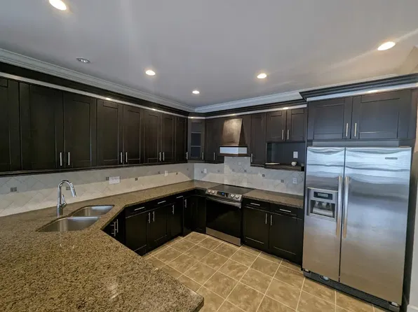 6860 195a St, Surrey, BC