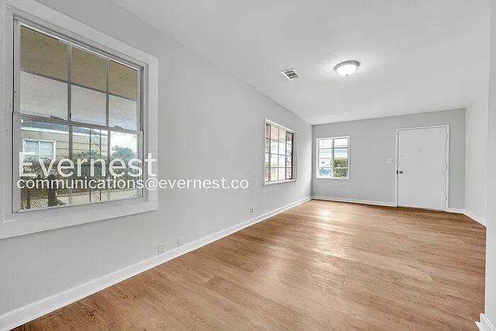 3 bed, 1.0 bath, 1070 sqft, $1,075 — Photo 2