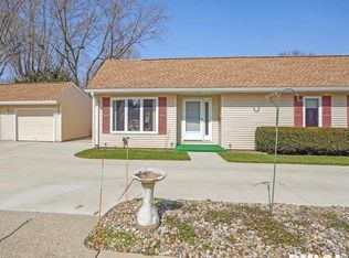 3209 Clarendon Dr APT B, Springfield, IL 62704