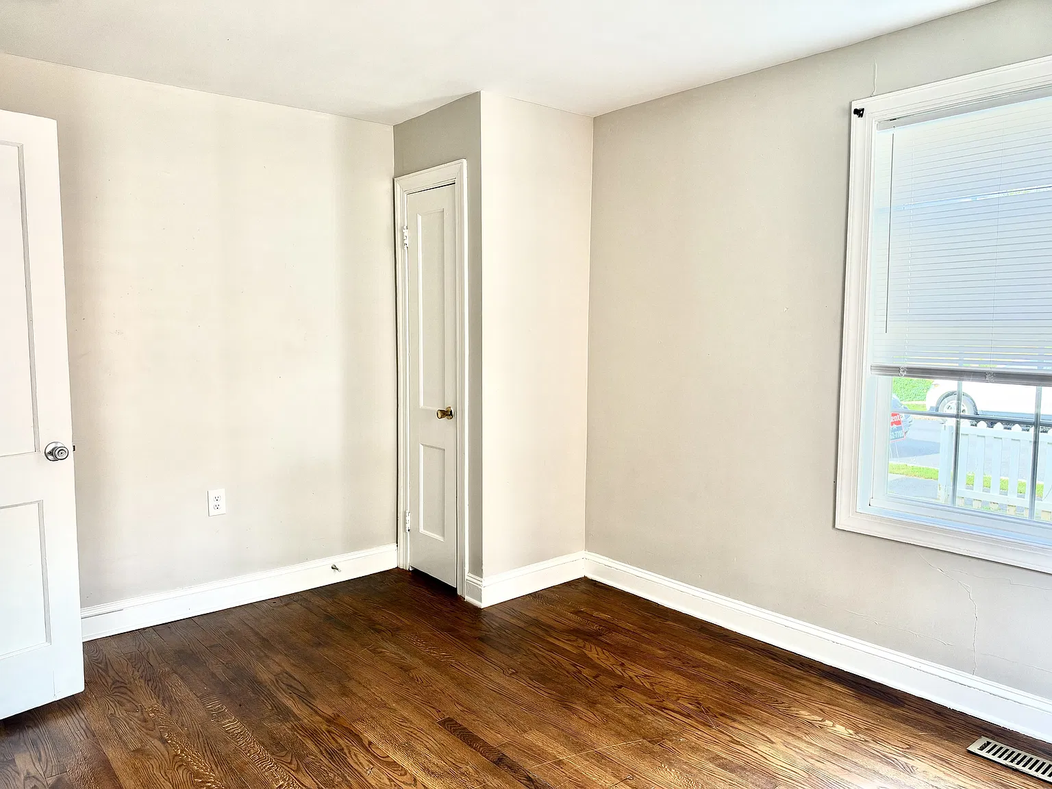 332 Shawnee Avenue - 332 — Photo 4