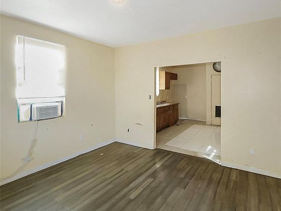 3rd image of 2511-13 Lassalle Dr