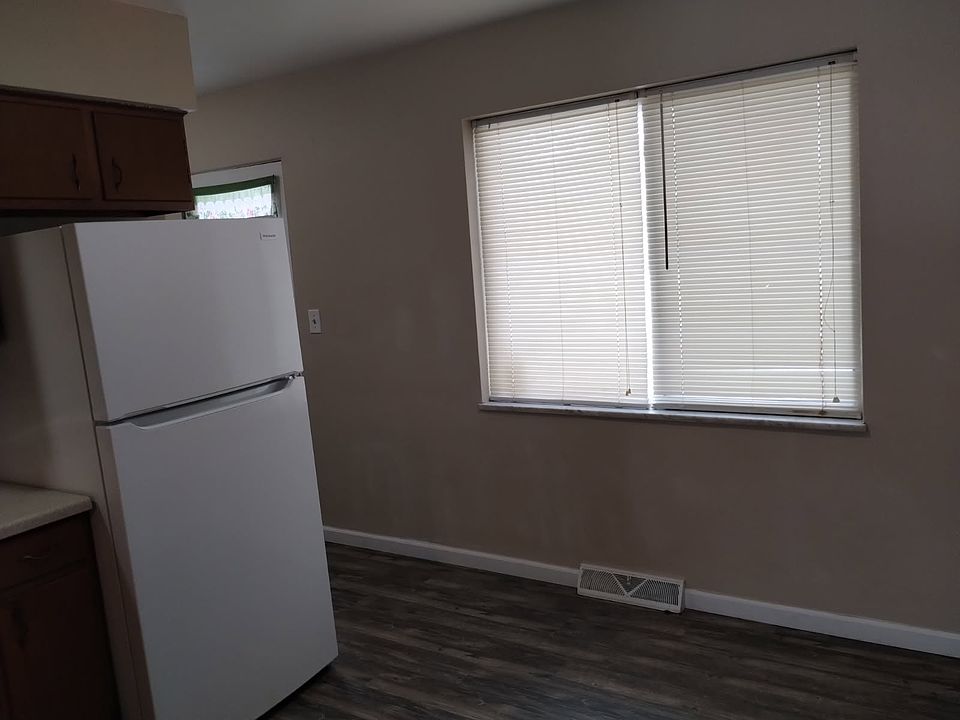 KITCHEN HAS LARGE WINDOW & LEADS TO THE UTILTY ROOM & THE REAR DOOR,