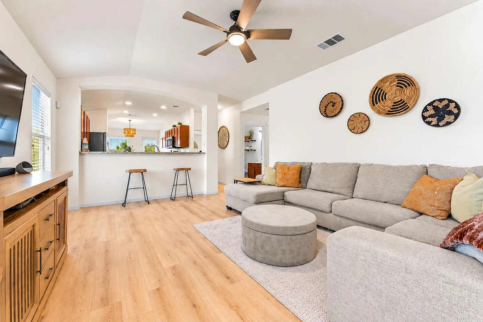 3 bed, 2.0 bath, 1526 sqft, $2,200 — Photo 4