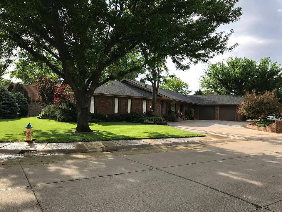 1st image of 2421 Lilac Dr