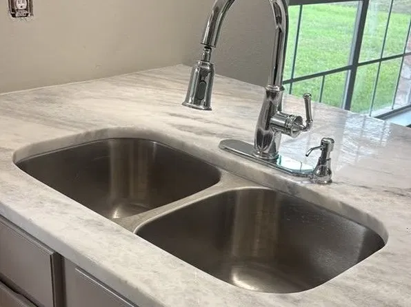 fully renovated Large 2 Bedroom and 2 Bath Apartment with 2 car garage and a privet fenced Back yard, 3060 Willow Pl APT D, Beaumont, TX 77707