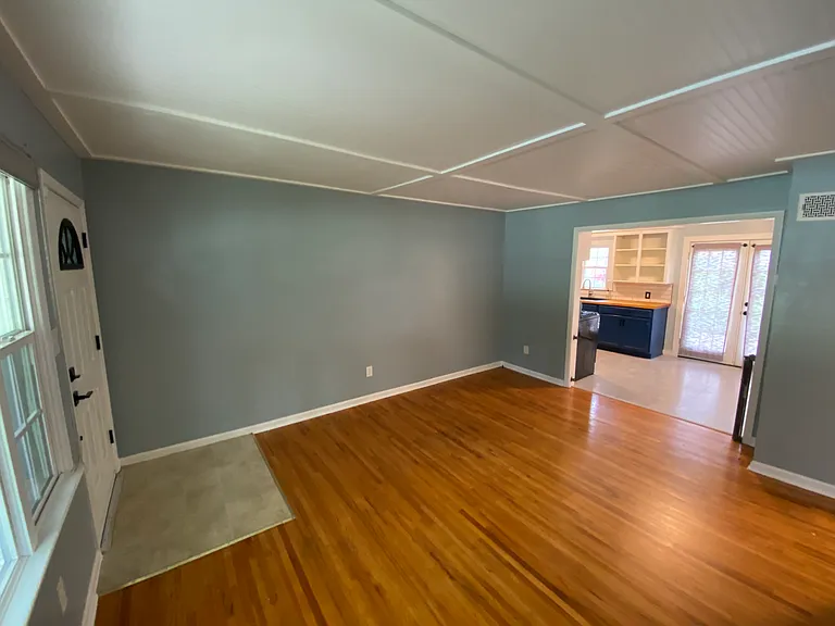 850 N Westview Dr — Photo 3