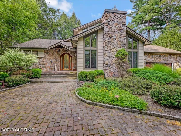 187 Tanglewood Dr, Pocono Pines, PA 18350